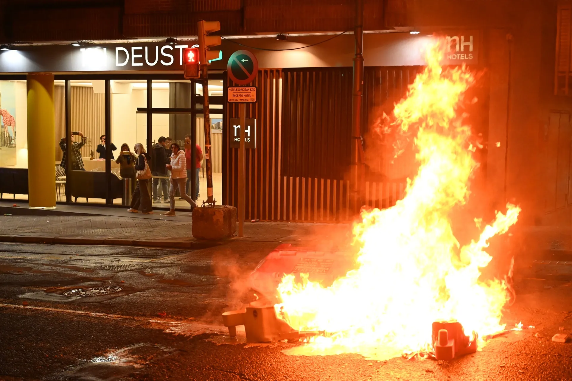 EuropaPress 7872081 varias personas causan disturbios concentracion diversos agentes sociales