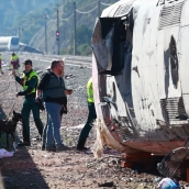 Agentes de los Servicios de Emergencias trabajan en el lugar del accidente. Rocío Ruz / Europa Press