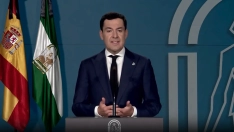 El presidente de la Junta de Andalucía, Juanma Moreno, en declaración institucional tras el trágico accidente ferroviario esta mañana en Urda, Toledo. Fuente: Junta de Andalucía