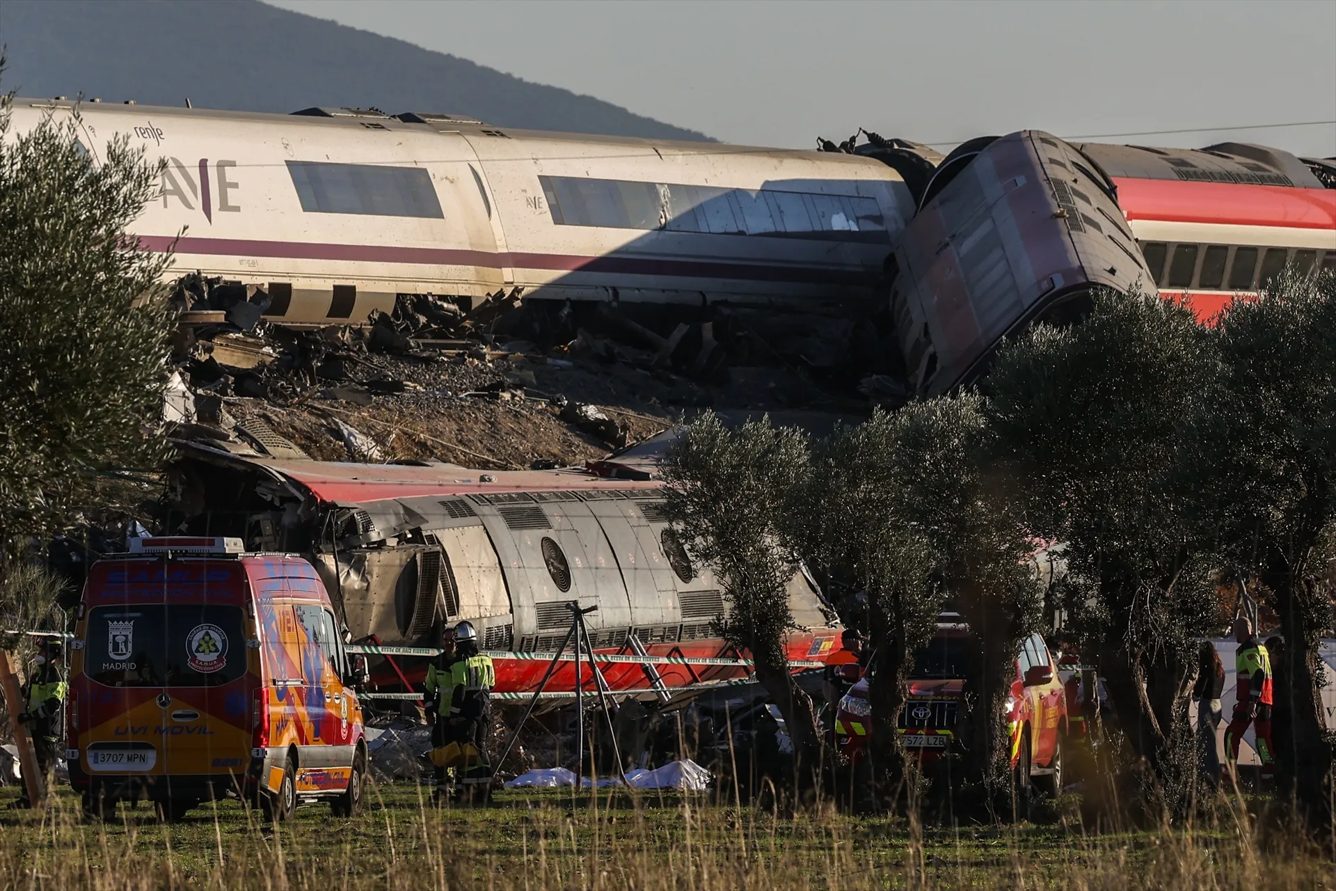 Los trenes de AVE e Iryo accidentados en Urda, Toledo, esta mañana. Alejandro Martínez Vélez / Europa Press