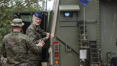 El Rey Felipe VI asiste al ejercicio ‘Grifo 2026’ del Regimiento de Defensa NBQ ‘Valencia’ nº 1, en el Campo de Maniobras de la Base Militar Jaime I, a 28 de octubre de 2026. Rober Solsona / Europa Press