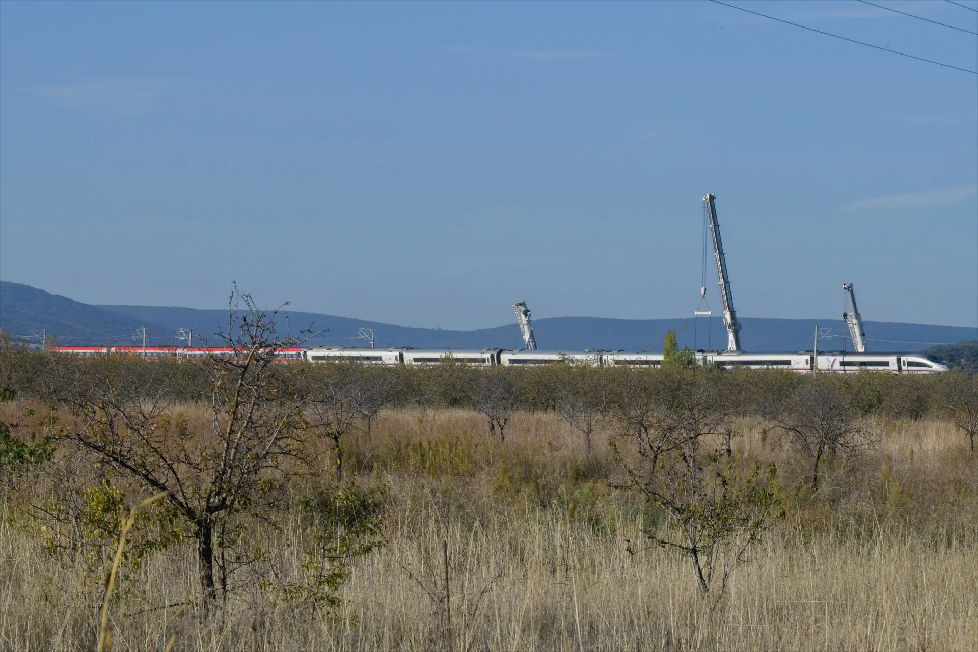 Grúas trabajando en las labores de desescombro en el accidente ferroviario en Urda, a 29 de octubre de 2026, en Urda. Eusebio García del Castillo / Europa Press Grúas trabajando en las labores de desescombro en el accidente ferroviario en Urda, a 29 de octubre de 2026, en Urda. Eusebio García del Castillo / Europa Press