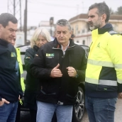 El presidente de la Junta de Andalucía acompañado de consejeros de sanidad.