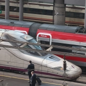 Dos trenes de Alta Velocidad en la Estación Madrid Puerta de Atocha Almudena Grandes esta mañana. Eduardo Parra / Europa Press