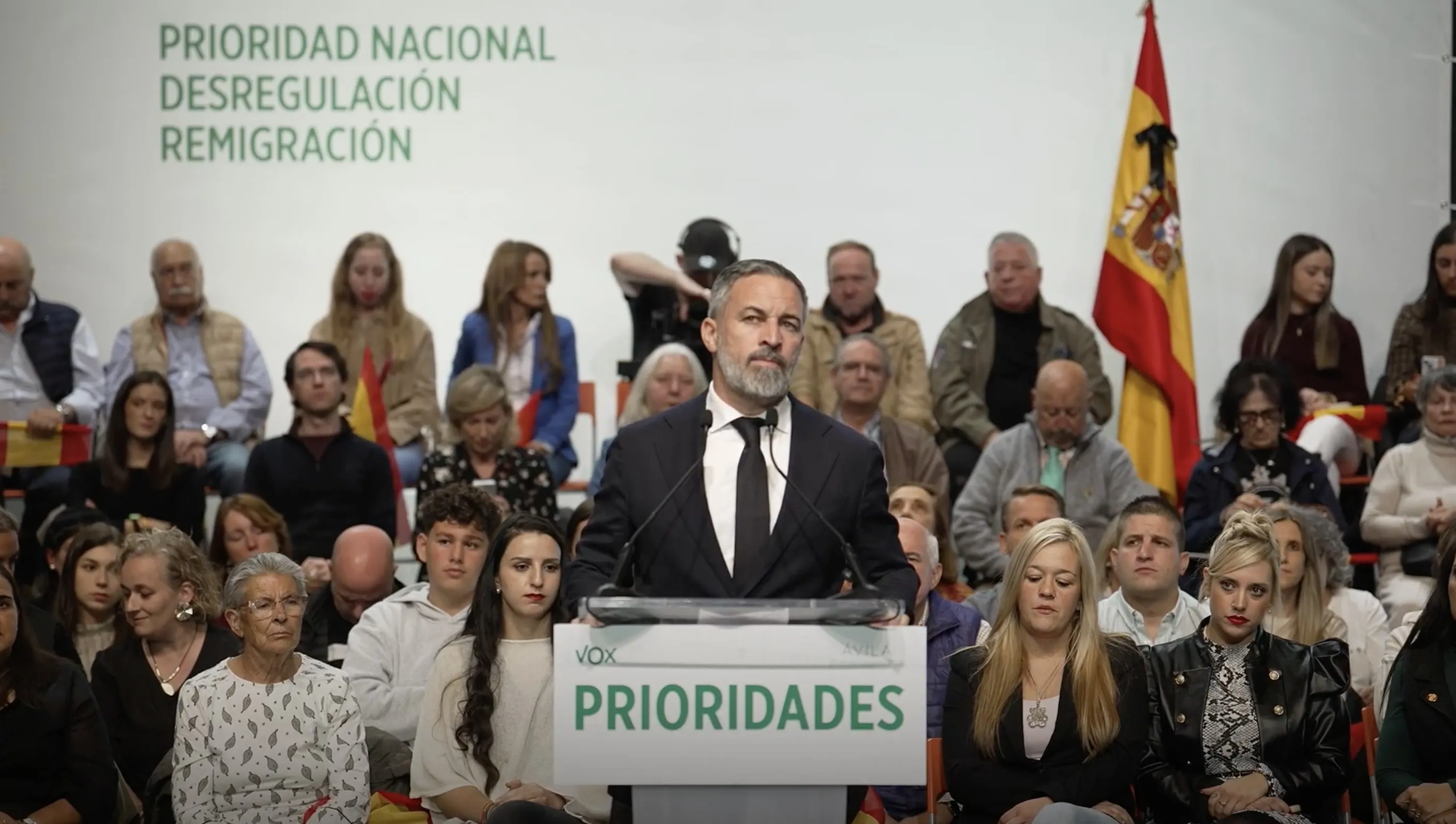 El presidente de la ultraderecha Vox, Santiago Abascal, en el mitin de precampaña en Ávila. Fuente: Vox en X El presidente de la ultraderecha Vox, Santiago Abascal, en el mitin de precampaña en Ávila. Fuente: Vox en X