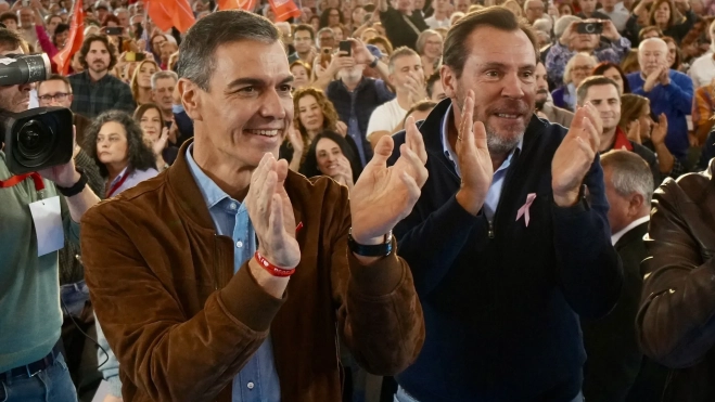 The Minister of Transport and Sustainable Mobility, Óscar Puente (right), and the President of the Government, Pedro Sánchez (left). Source: Photogenic/Claudia Alba / Europa Press. The Minister of Transport and Sustainable Mobility, Óscar Puente (right), and the President of the Government, Pedro Sánchez (left). Source: Photogenic/Claudia Alba / Europa Press.