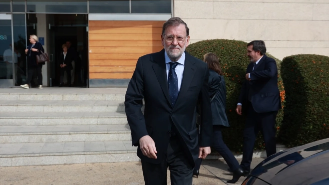 El expresidente del Gobierno, Mariano Rajoy, en el velatorio de la exministra Fátima Báñez. Rocío Ruz / Europa Press