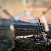 Trabajo con los trenes accidentados en Urda, Toledo, la noche de este jueves 29 de octubre. Diego Radamés / Europa Press