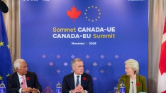 El Presidente del Consejo Europeo, António Costa, el primer ministro de Canadá, Mark Carney, y la Presidenta de la Comisión Europea, Ursula von der Leyen. Fuente: Dati Bendo/ Audiovisual.ec