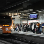 Usuarios de Rodalies en la estación de Sants.