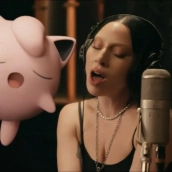 Lady Gaga junto a su Pokemon favorito Jigglypuff 