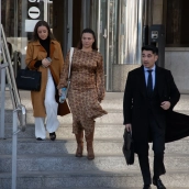 La actriz Elisa Mouliaá , saliendo de declarar de los juzgados de Plaza de Castilla, junto a su abogado, Alfredo Arrién,