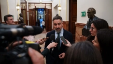 El líder de Vox, Santiago Abascal, en los pasillos del Congreso