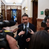 El líder de Vox, Santiago Abascal, en los pasillos del Congreso