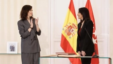 Ayuso en la toma de posesiónb de su nueva consejera de Educación