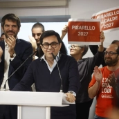 El diputado del grupo parlamentario Sumar, Gerardo Pisarello, acompañado por el ministro de Cultura, Ernest Urtasun, interviene durante el acto de presentación de su candidatura a las primarias de BComú para la alcaldía.