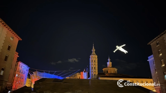 "Earthtime 1.26" de Janet Echelmen y "Les voyageurs" de Cédric Le Borgne/ Luis Corpas | ElConstitucional.es -