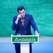 El presidente de la Junta de Andalucía, Juanma Moreno interviene en el acto. A 28 de febrero de 2026 en Sevilla, Andalucía (España)
