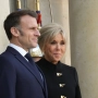 El presidente de la República Francesa, Emmanuel Macron, junto a su mujer Brigitte Macron