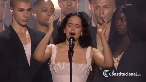 La sorprendente e icónica actuación de Rosalía en los Brit Awards 2026 con aparición estelar de... ¡Bjork!