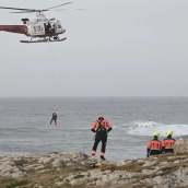 Equipos de rescate trabajan en el lugar de los hechos, a 3 de marzo de 2026, en Santander, Cantabria (España)