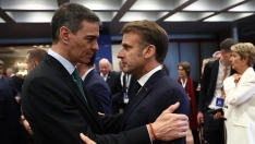 El presidente del Gobierno, Pedro Sánchez, y el presidente de Francia, Emmanuel Macron. Pool Moncloa / Fernando Calvo