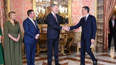 El Rey Felipe VI, junto a Pedro Sánchez y los grandes duques de Luxemburgo