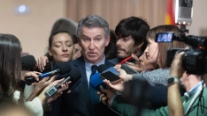 El presidente de PP, Alberto Núñez Feijóo, atiende a los medios a su salida de la celebración de la jornada ‘8 de marzo. Día Internacional de la Mujer’