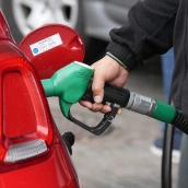 EuropaPress 7338284 persona echa combustible marzo 2026 barcelona catalunya espana repunte EuropaPress 7338284 persona echa combustible marzo 2026 barcelona catalunya espana repunte