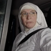 Tensión en Belorado: una exclarisa pierde los papeles con un periodista | Carlota García Sánchez / ABC