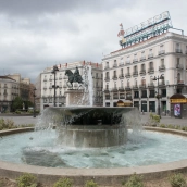 La Puerta del Sol totalmente vacía durante el sexto día de confinamiento por coronavirus. Joaquin Corchero / Europa Press La Puerta del Sol totalmente vacía durante el sexto día de confinamiento por coronavirus. Joaquin Corchero / Europa Press