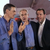 El presidente del Gobierno, Pedro Sánchez; el expresidente del Gobierno José Luis Rodríguez Zapatero y el ministro de Transportes y Movilidad Sostenible, Óscar Puente. El presidente del Gobierno, Pedro Sánchez; el expresidente del Gobierno José Luis Rodríguez Zapatero y el ministro de Transportes y Movilidad Sostenible, Óscar Puente.