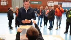 El ministro Óscar Puente, votando en Valladolid