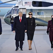 El presidente de los Estados Unidos, Donald Trump, junto a la primera dama, Melania Trump, en una ceremonia de despedida en la Base de la Fuerza Aérea Andrews, Maryland, Estados Unidos. Europa Press