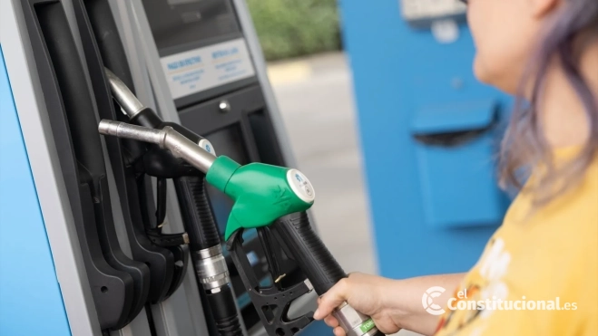 Por qué sube el precio de la gasolina y por qué tarda más en bajar: así funciona el efecto “cohete y pluma” Por qué sube el precio de la gasolina y por qué tarda más en bajar: así funciona el efecto “cohete y pluma”