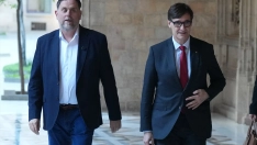 El president de la Generalitat de Catalunya, Salvador Illa y el presidente de ERC, Oriol Junqueras. David Zorrakino / Europa Press