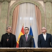 El ministro de la Presidencia, Justicia y Relaciones con las Cortes, Félix Bolaños, el presidente de la Confederación Episcopal Española, Luis Argüello, y el Presidente de la Conferencia Española de Religiosos, Jesús Díaz Sariego. Diego Radamés / Europa Press