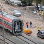 Trabajadores realizan tareas de retirada de los vagones en el punto de las vías donde tuvo lugar el accidente de trenes de Adamuz. Guillermo Morales / Europa Press