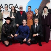 Almodóvar convierte Madrid en una pasarela de estrellas mientras Amaia emociona con su voz en ‘Amarga Navidad’