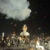 Rosalía emociona con su 'LUX Tour' en Francia y comparte un emotivo mensaje a sus fans