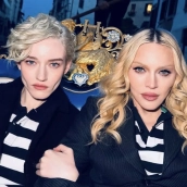 Madonna y Julia Garner incendian redes al recrear ‘Like a Virgin’ en Venecia