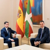 Pedro Sánchez y el lehendakari Imanol Pradales, este viernes (Diego Radamés/Europa Press)