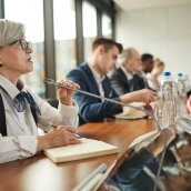 Imagen que evoca a la Ciencia Política