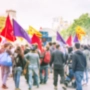 Imagen que evoca a la movilización política a través de una manifestación