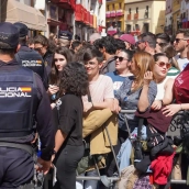 Agente de la Policía Nacional en dispositivo de seguridad de la Semana Santa