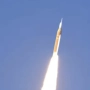 El cohete SLS (Sistema de Lanzamiento Espacial) ha despegado este jueves a las 00.35 (hora española) desde el Centro Espacial Kennedy de la NASA en Florida