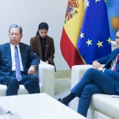 El presidente del Comité Permanente de la Asamblea Popular Nacional de China, Zhao Leji y el presidente del Gobierno, Pedro Sánchez. Gustavo Valiente / Europa Press