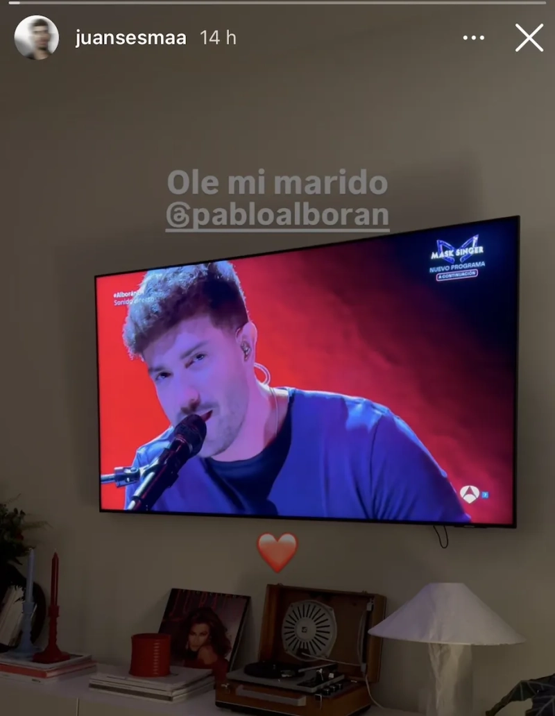El cariñoso mensaje de Juan Sesma, novio de Pablo Alborán, durante su actuación en 'El Hormiguero'