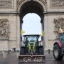 Varios tractores frente al Arco del Triunfo, a 8 de enero de 2026, en París (Francia) antes del acuerdo de Mercosur