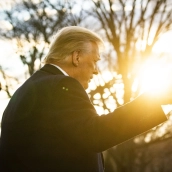 EuropaPress 3525782 presidente estados unidos donald trump abandona casa blanca acompanado